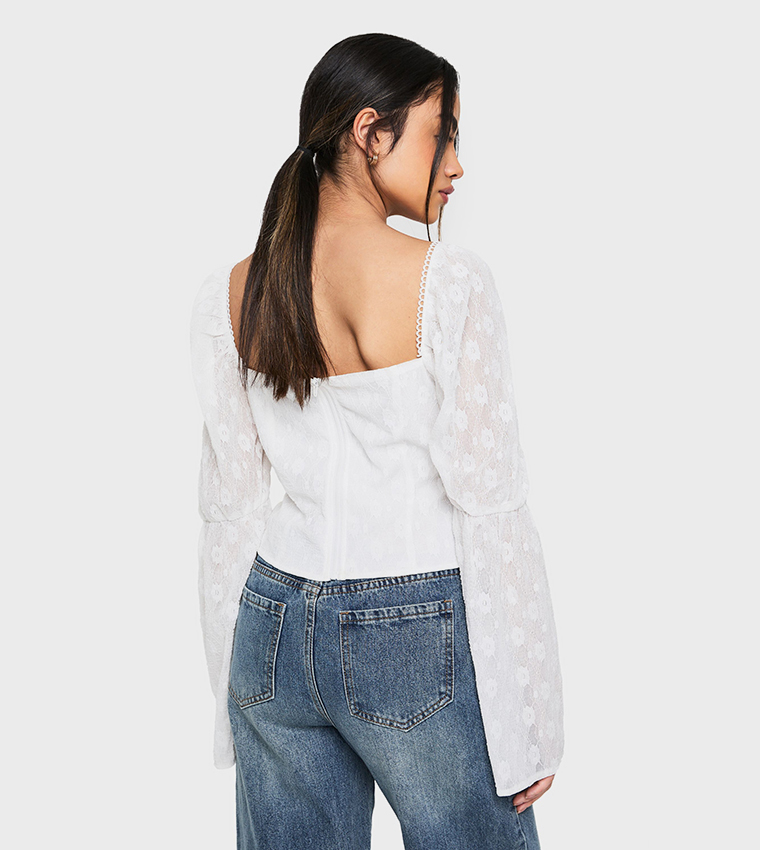 توب كروب بأكمام واسعة مزين بدانتيل