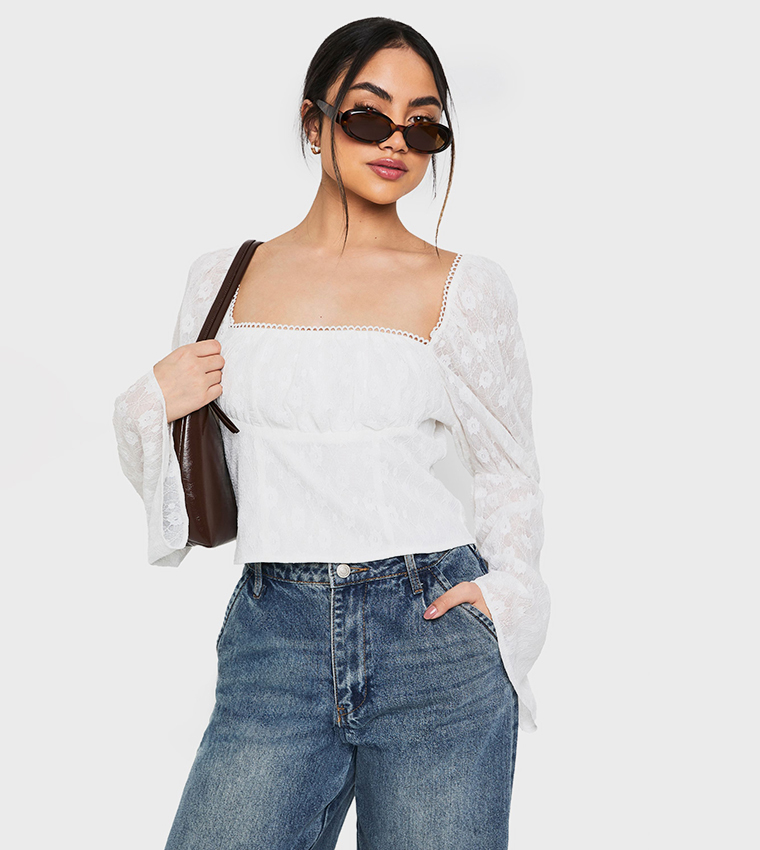 توب كروب بأكمام واسعة مزين بدانتيل