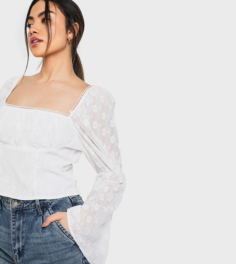 توب كروب بأكمام واسعة مزين بدانتيل