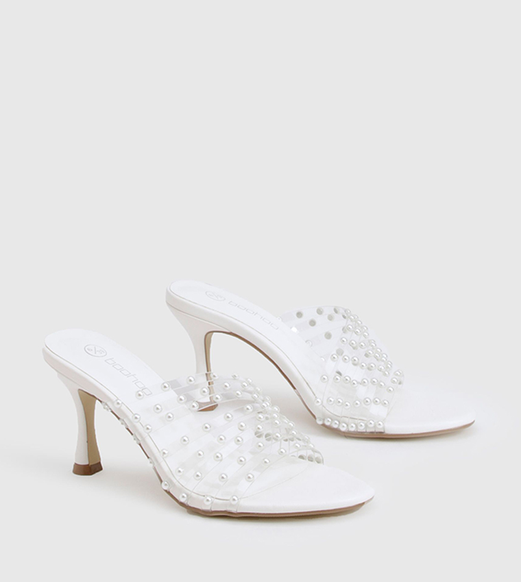 صندل بكعب مزين بلؤلؤ وأشرطة