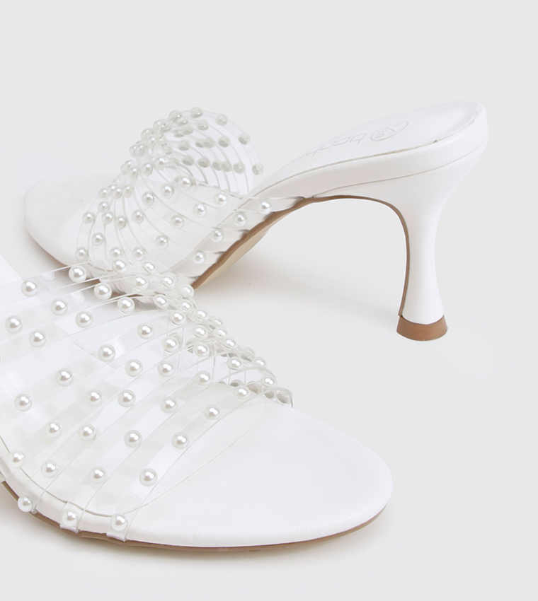 صندل بكعب مزين بلؤلؤ وأشرطة