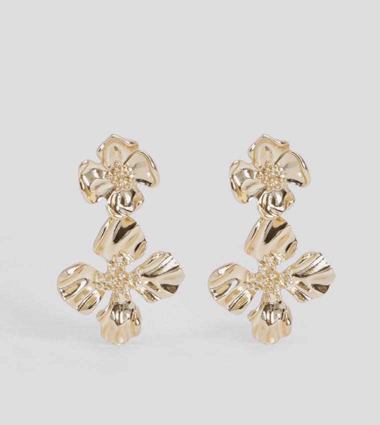 أقراط مزينة بالورود ذهبية 