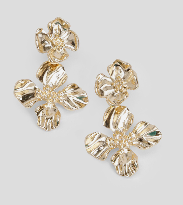 أقراط مزينة بالورود ذهبية 