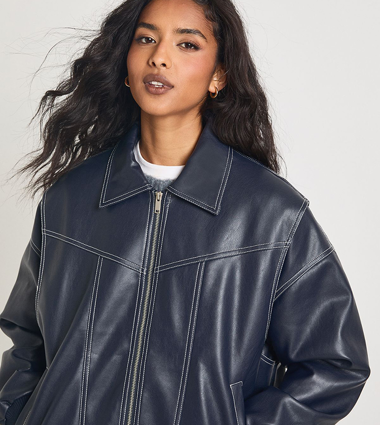 جاكيت بومبر جلد صناعي بخياطة متباينة