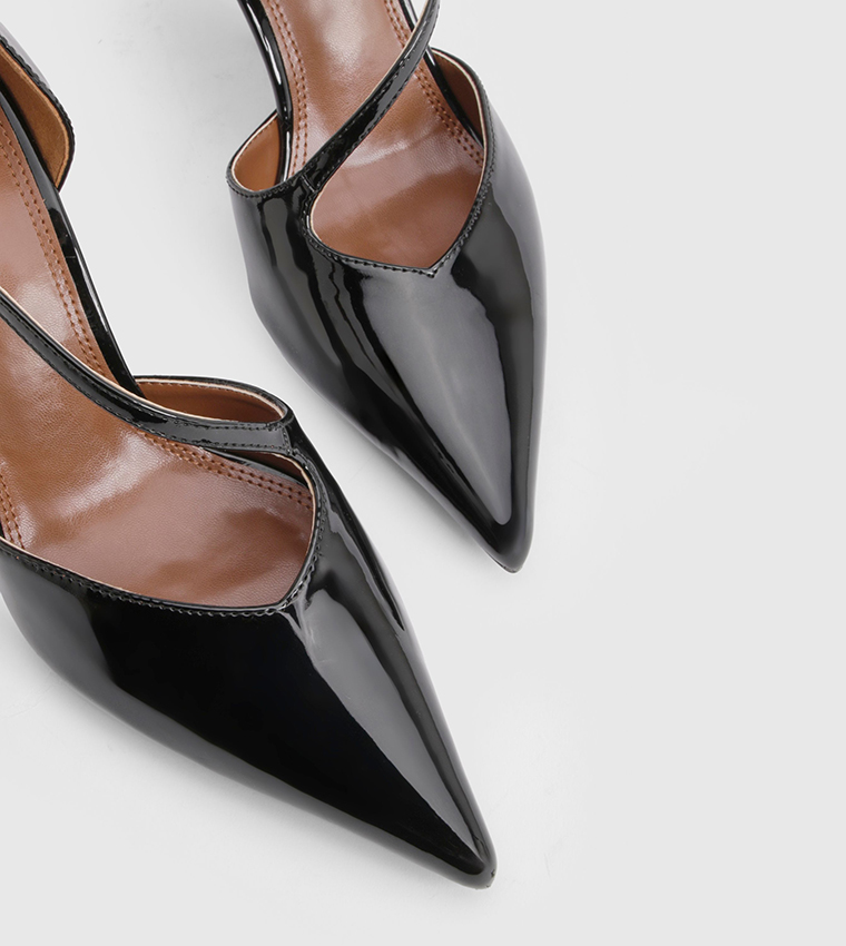 حذاء غير متماثل