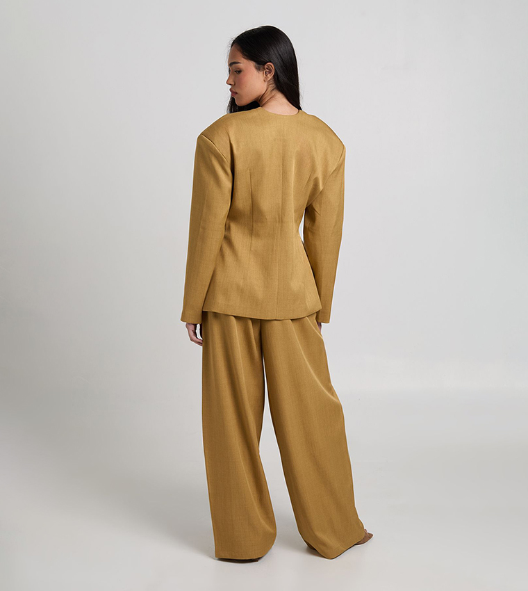 جاكيت بقبة عالية بدون قبة