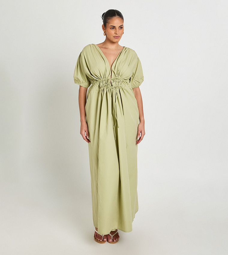 Buy Boohoo Curve Ruched Tie Front Maxi Dress In Green | 6thstreet UAE