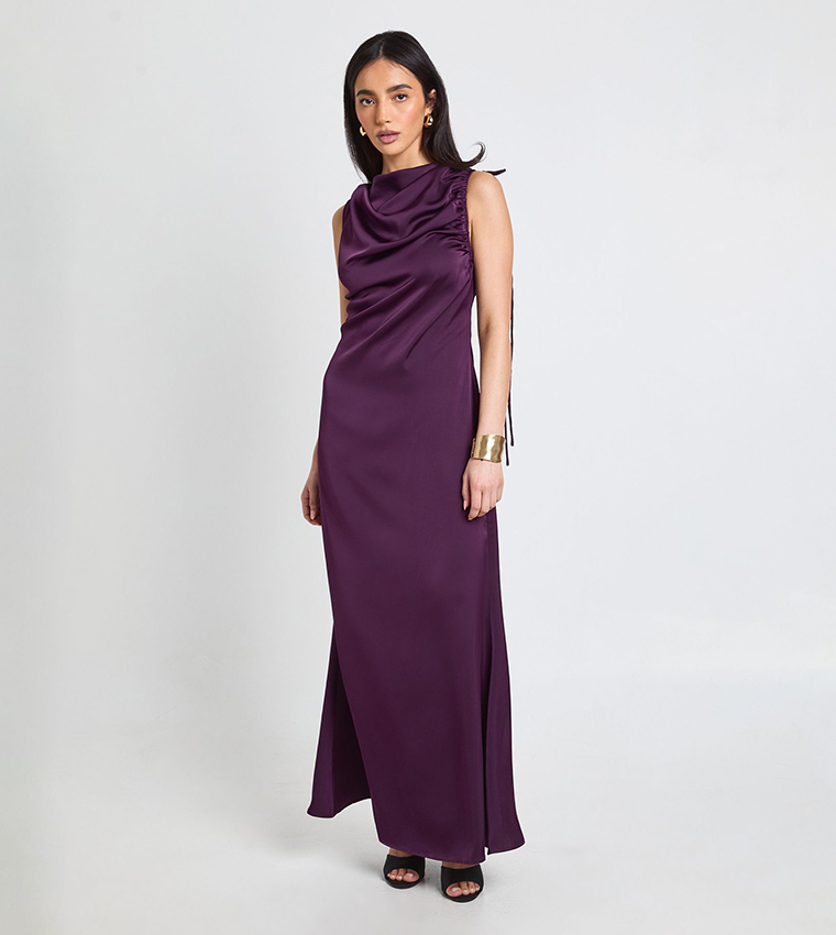 فستان ماكسي ساتان بدون كم بكشكشة عند الكتف