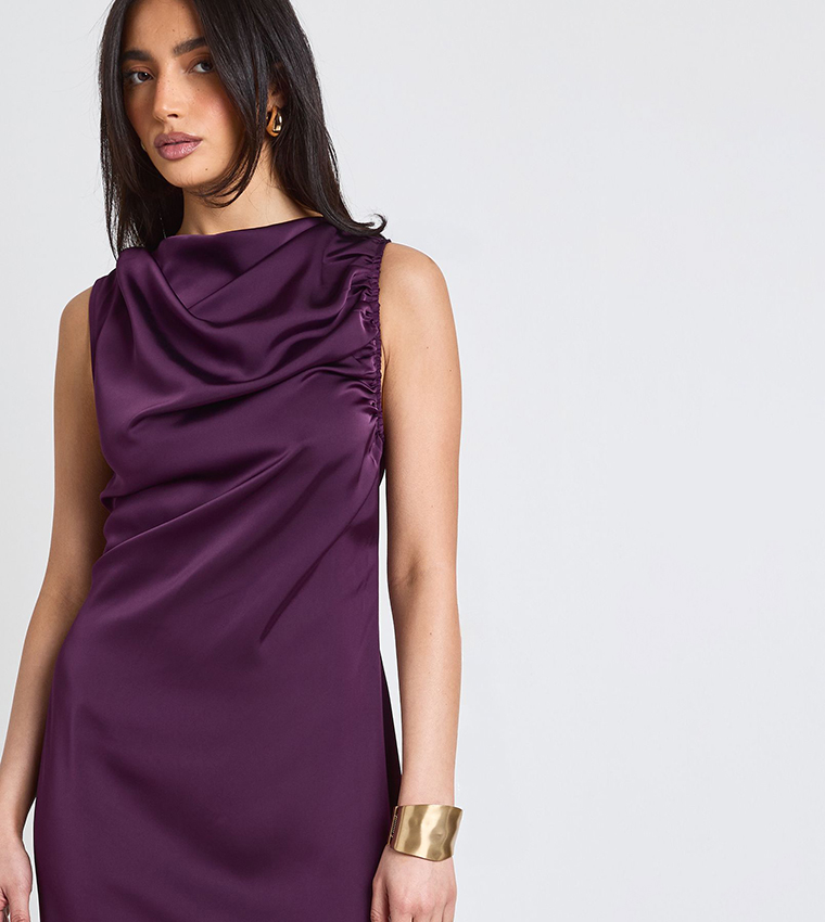 فستان ماكسي ساتان بدون كم بكشكشة عند الكتف