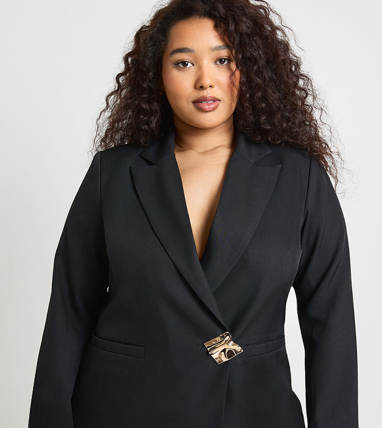 جاكيت بحواف ذهبية للمقاسات الكبيرة