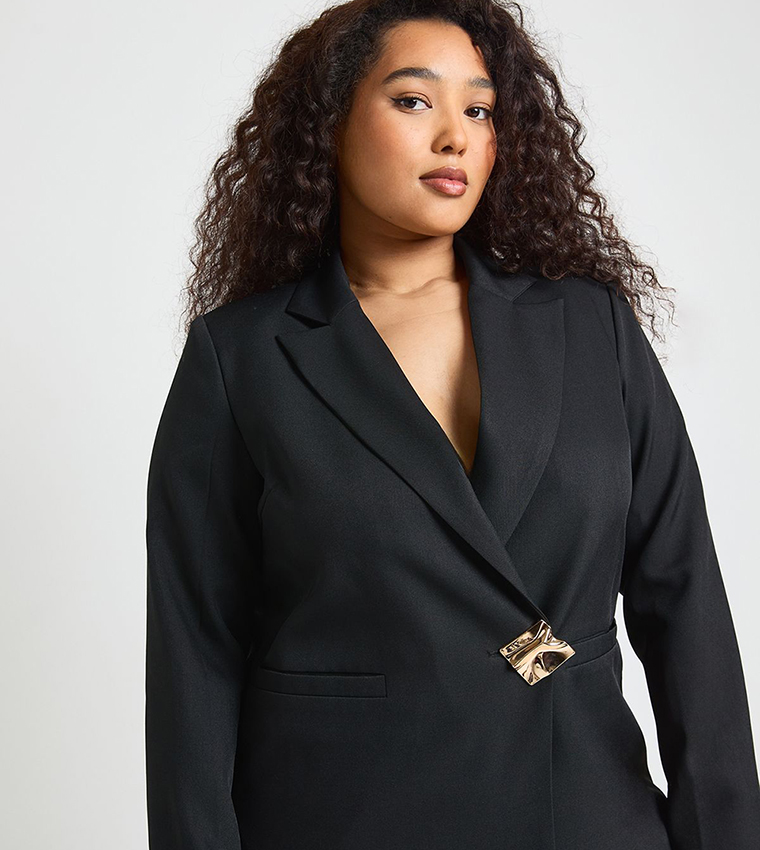 جاكيت بحواف ذهبية للمقاسات الكبيرة