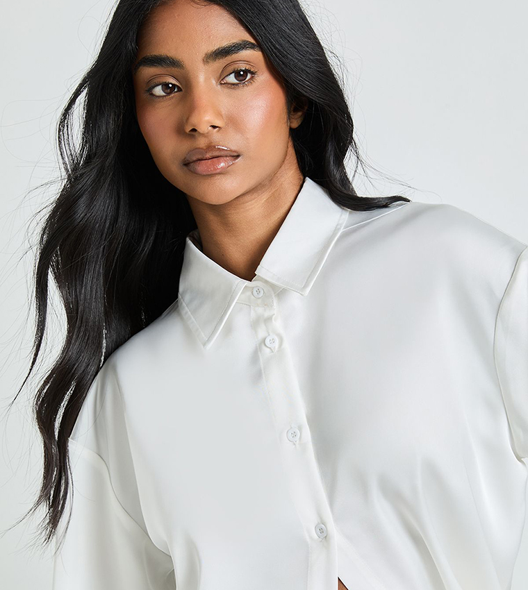 قميص ساتان كم طويل بأزرار