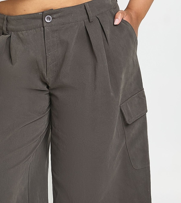 Curve Twill Cargo Shorts