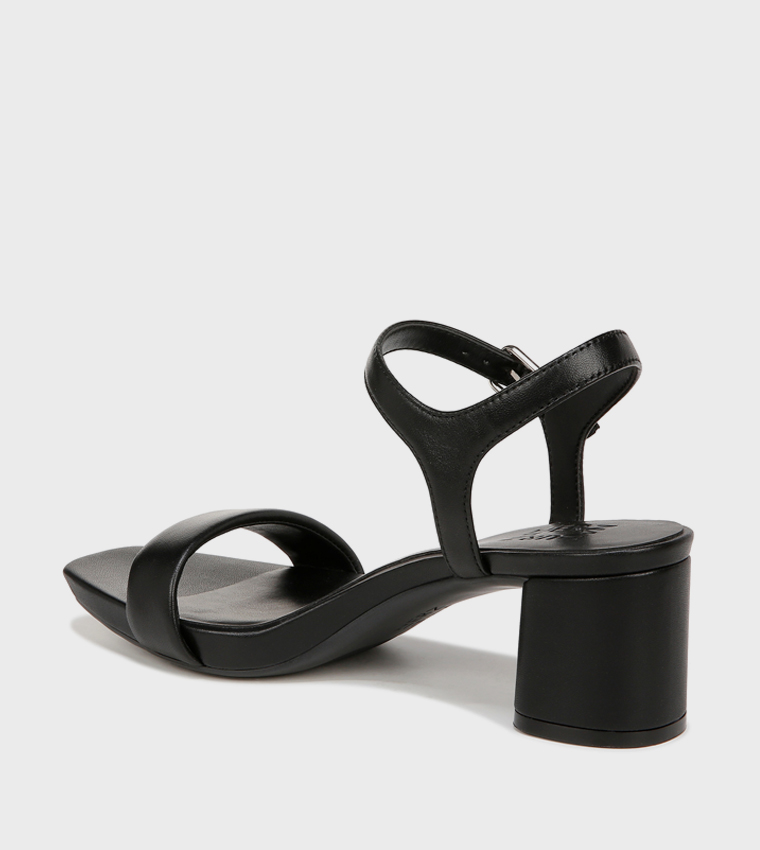 صندل بكعب عريض وحزام كاحل 