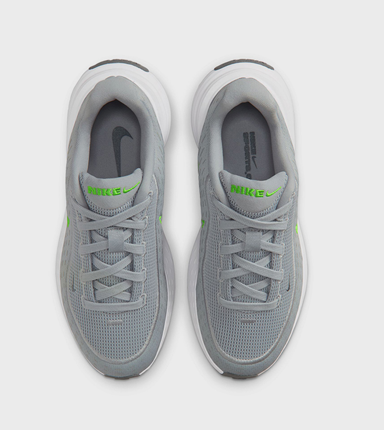 سنيكرز أبليفت إس سي بشعار