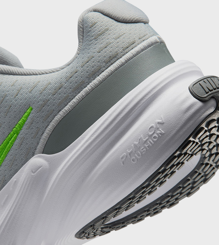 سنيكرز أبليفت إس سي بشعار