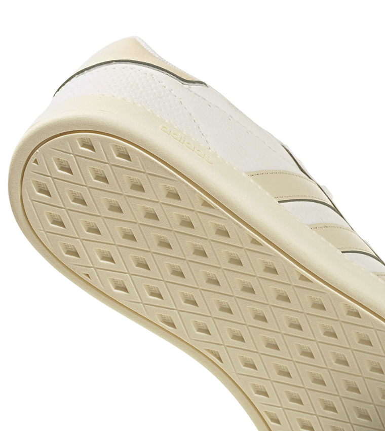 BREAKNET SLEEK Lace-Up Sneakers