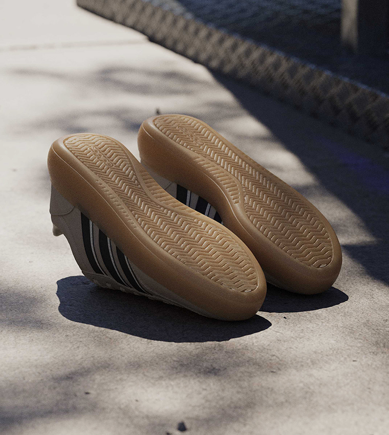 سنيكرز باريدا ديكود لوكس برباط