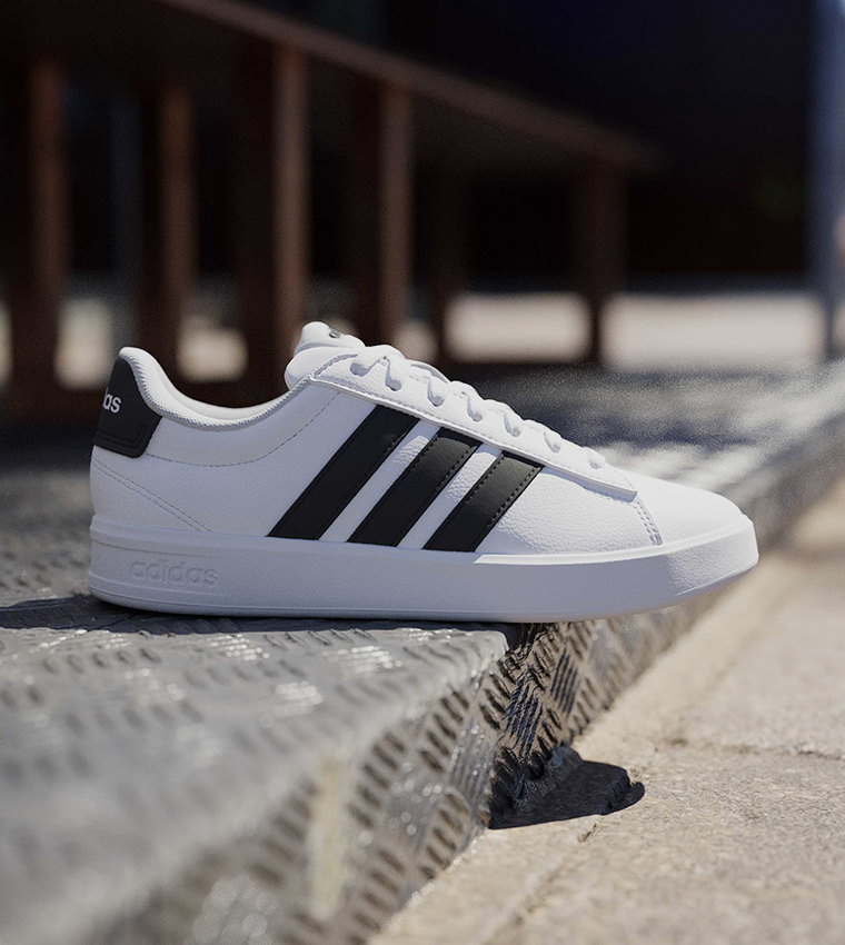 GRAND COURT 3.0 Lace-Up Sneakers