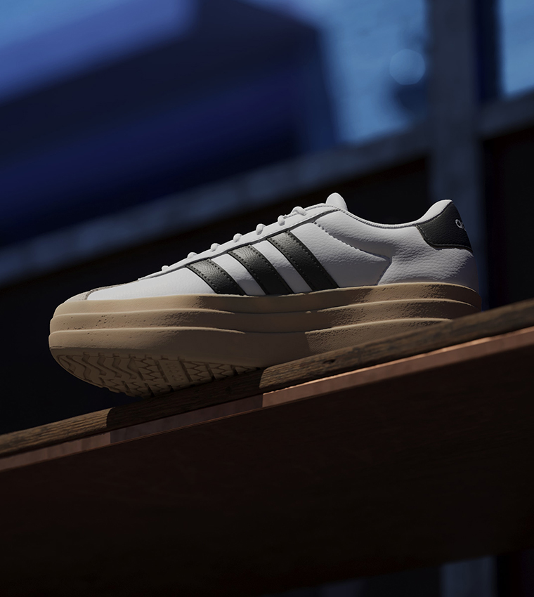 VL COURT BOLD Lace-Up Sneakers