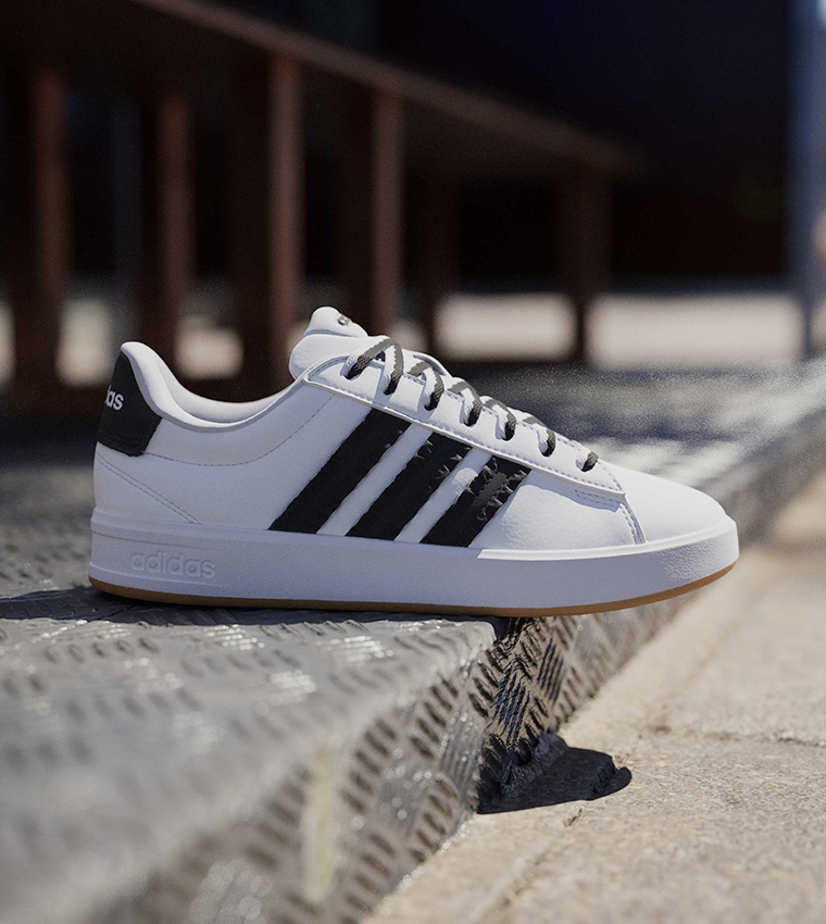 GRAND COURT 3.0 Lace-Up Sneakers