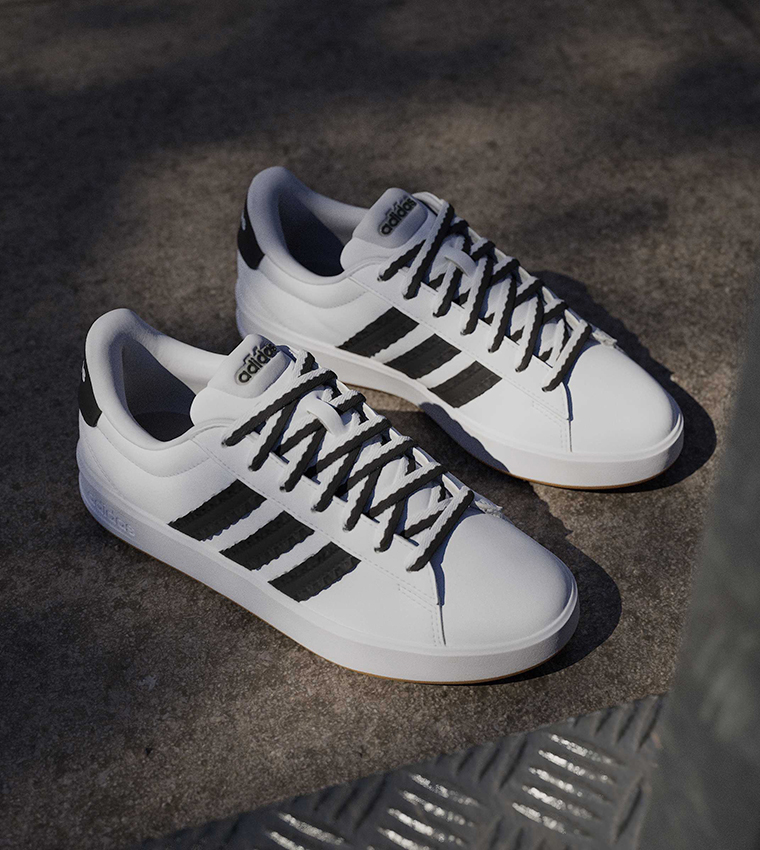 GRAND COURT 3.0 Lace-Up Sneakers