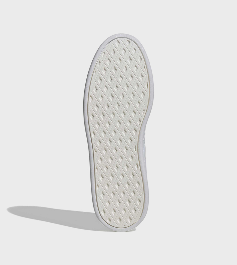 BREAKNET SLEEK Lace-Up Sneakers