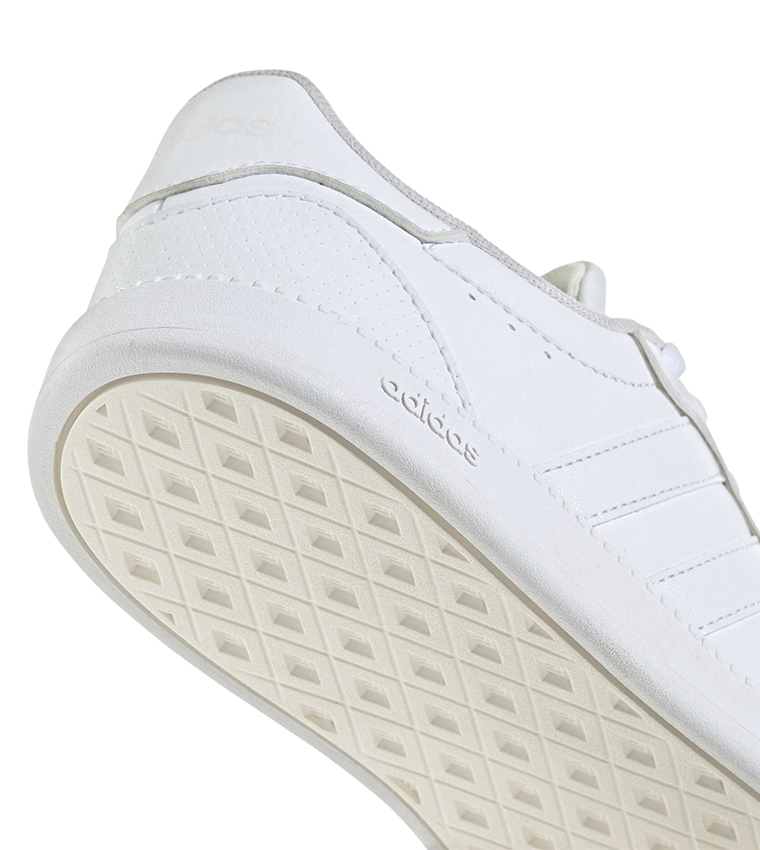 BREAKNET SLEEK Lace-Up Sneakers