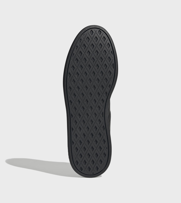 BREAKNET SLEEK Lace-Up Sneakers