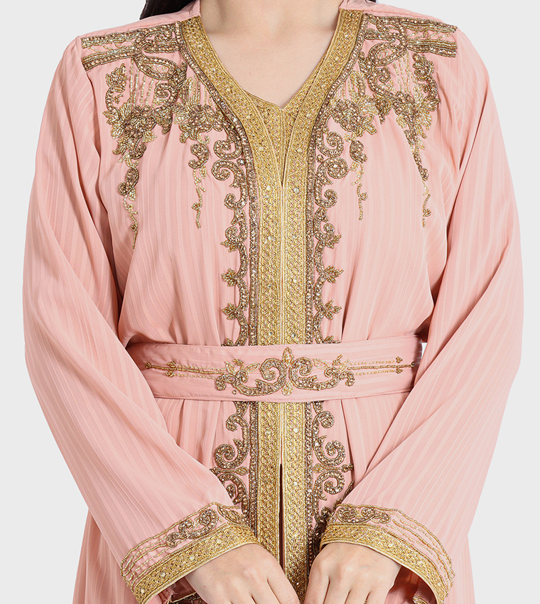 قفطان مطرز يدوياً