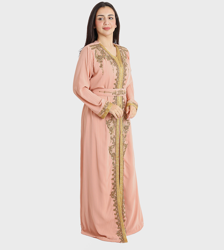 قفطان مطرز يدوياً