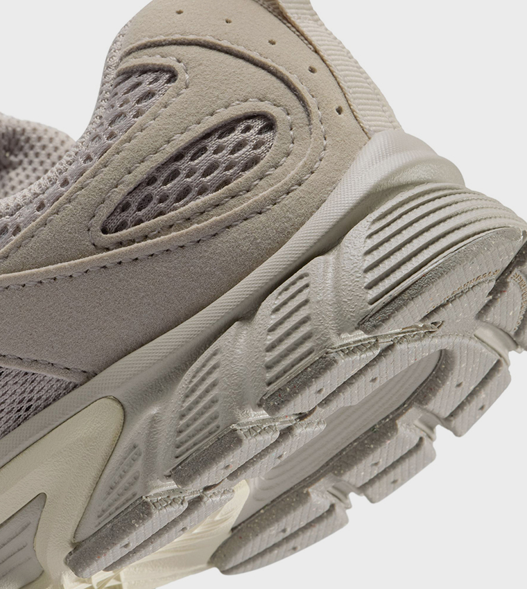 V5 Runner Mesh Sneakers