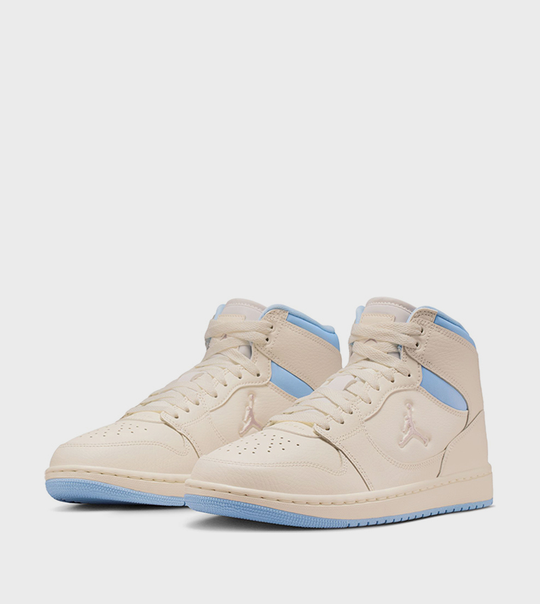 JORDAN COURT CONNECT Mid Top Basketball Shoes