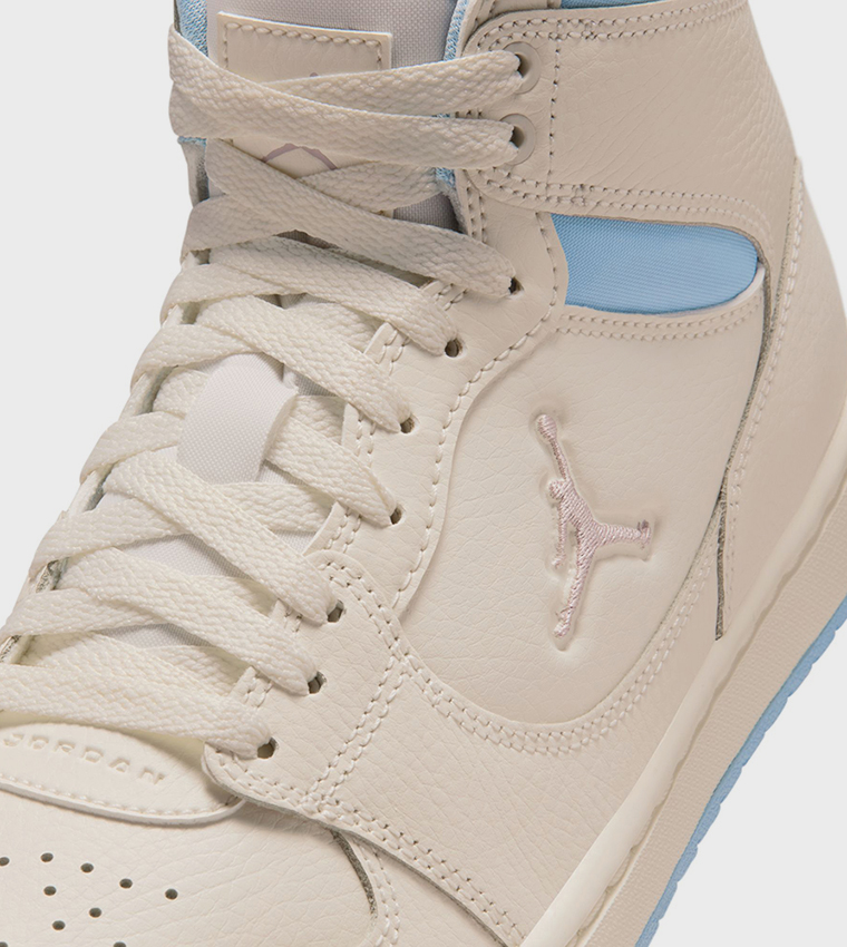 JORDAN COURT CONNECT Mid Top Basketball Shoes