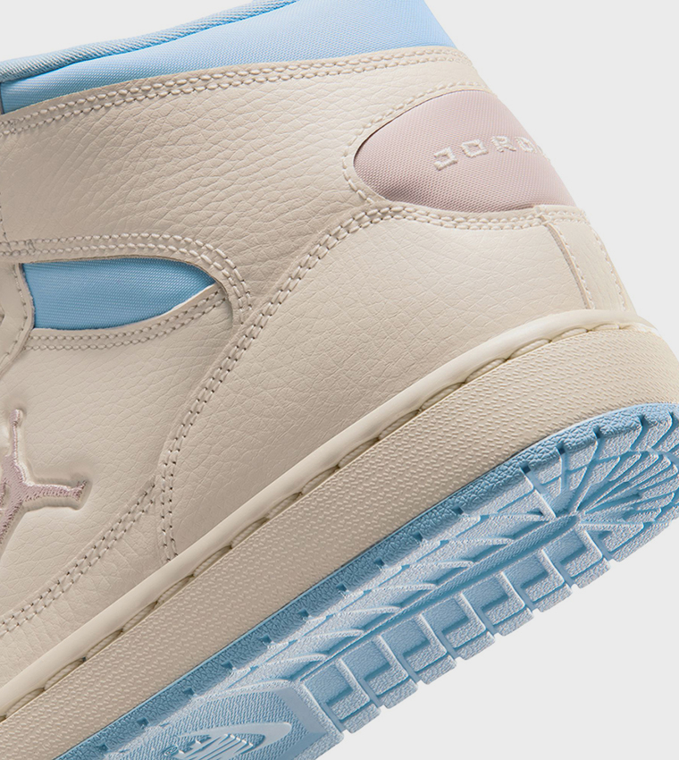 JORDAN COURT CONNECT Mid Top Basketball Shoes