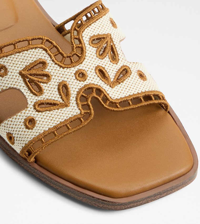 ITSANDAL Embroidered Flat Sandals