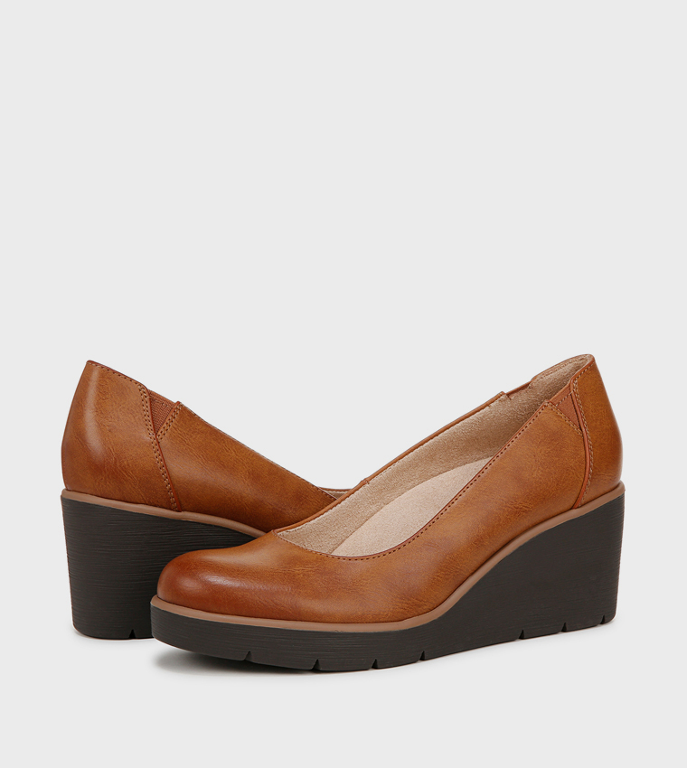 ABOUT-TIME Textured Wedge Pumps