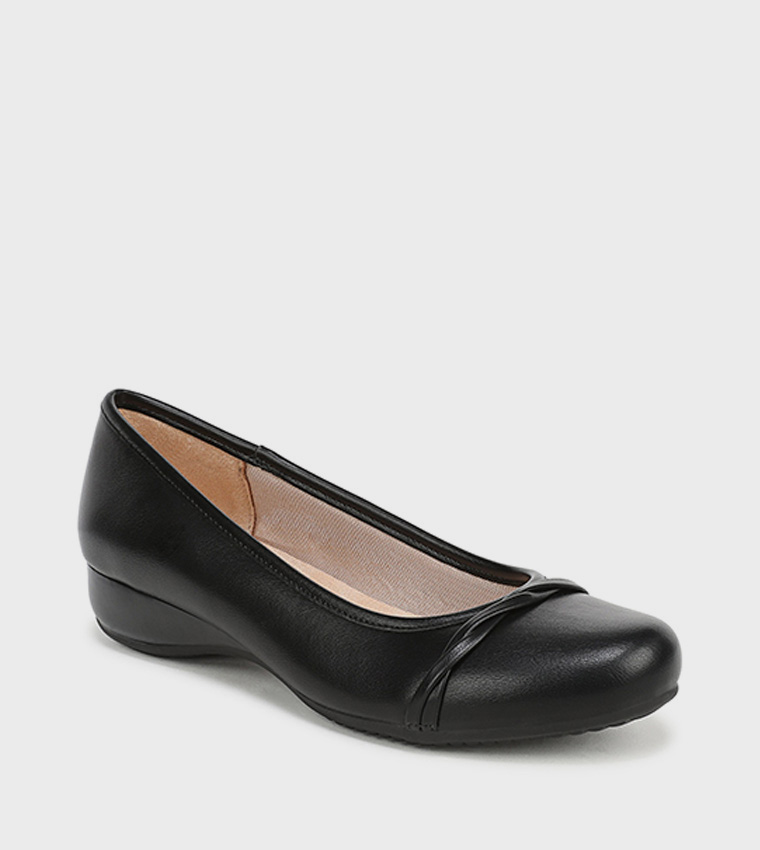 DEVIN Solid Round Toe Ballerinas