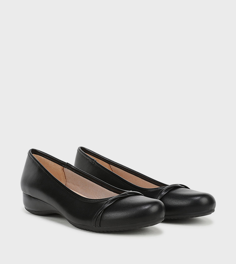 DEVIN Solid Round Toe Ballerinas