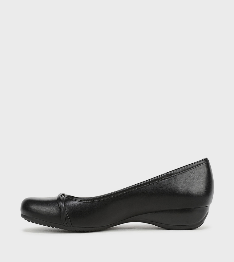 DEVIN Solid Round Toe Ballerinas