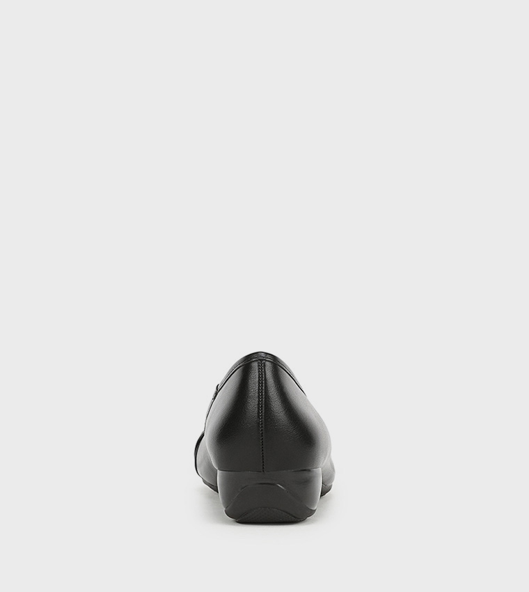 DEVIN Solid Round Toe Ballerinas