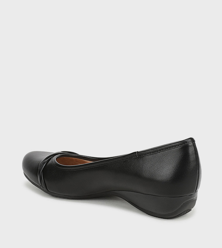 DEVIN Solid Round Toe Ballerinas