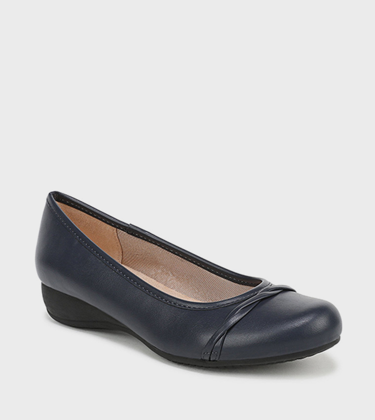 DEVIN Solid Round Toe Ballerinas