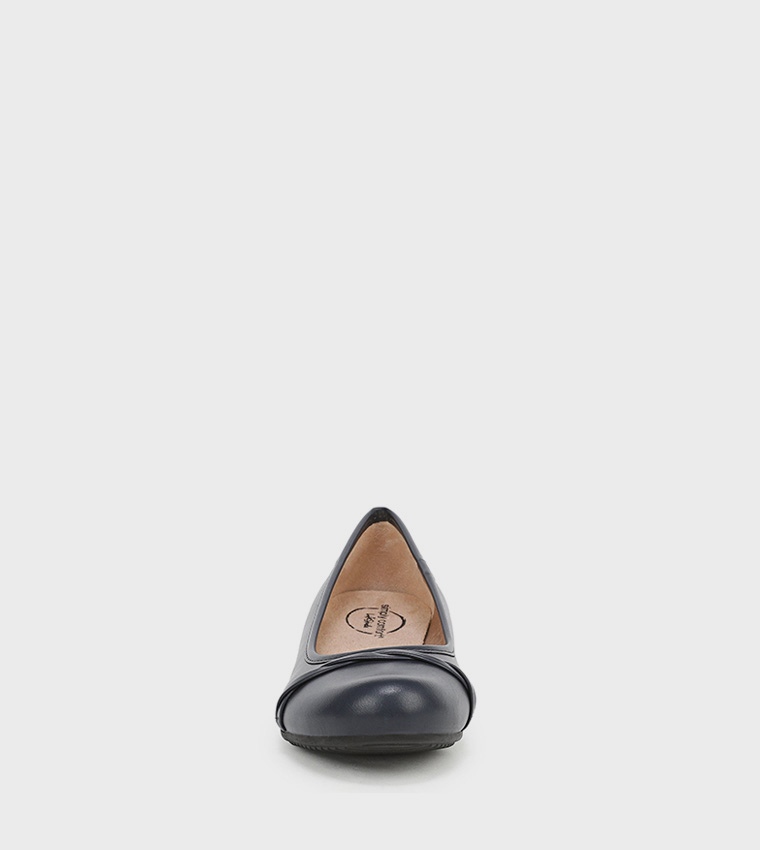 DEVIN Solid Round Toe Ballerinas