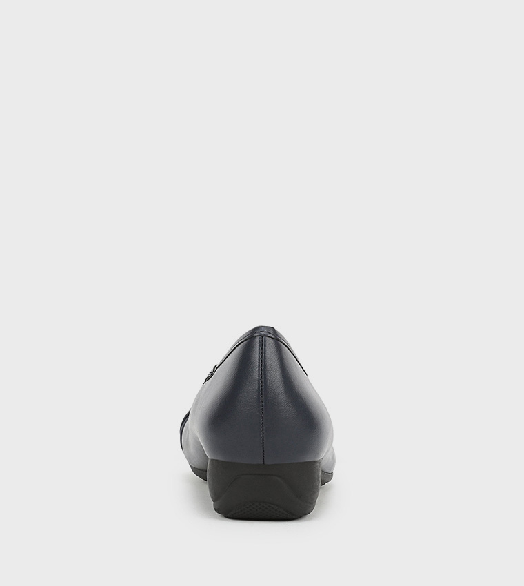 DEVIN Solid Round Toe Ballerinas