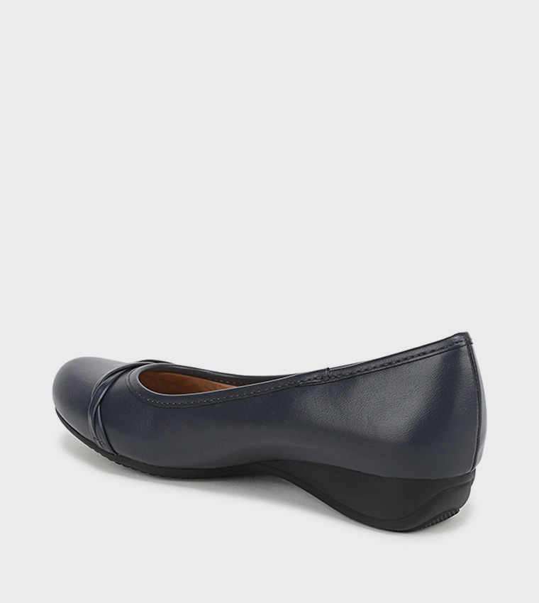 DEVIN Solid Round Toe Ballerinas