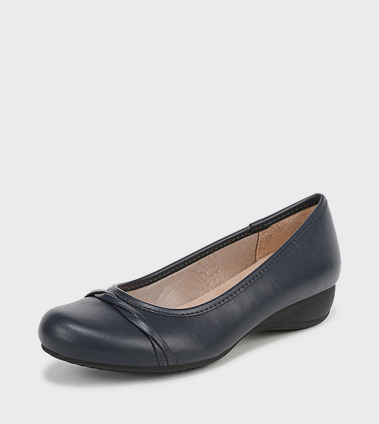 DEVIN Solid Round Toe Ballerinas