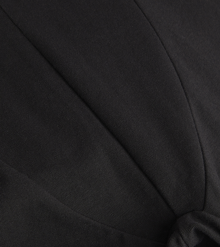 شورت بطبعة العلامة التجارية 