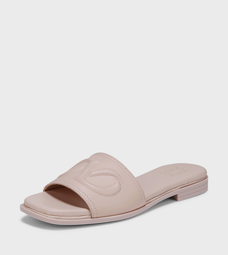 صندل بمقدمة مفتوحة