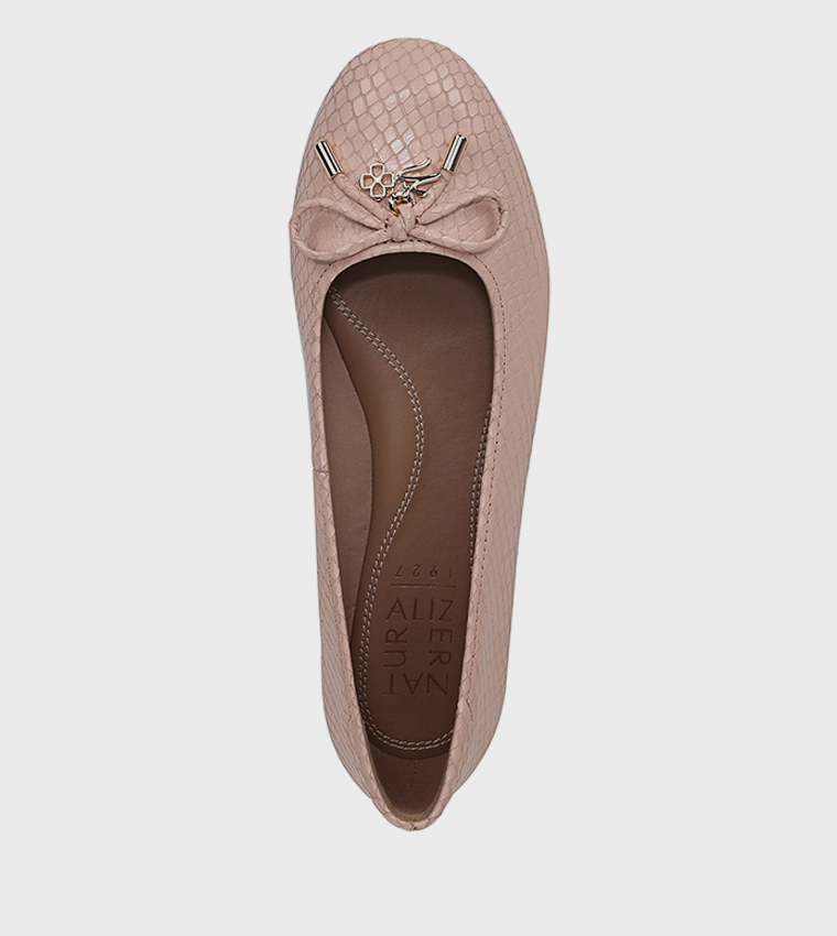 باليرينا أشلين بفيونكة ومقدمة مستديرة